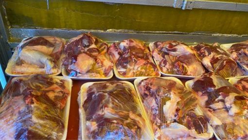  Bahçelievler adak kurban kesimi sonrası paketlenmiş etlerin teslimata hazırlanması